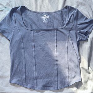 HOLLISTER BABY TEE 🩶 SIZE MEDIUM